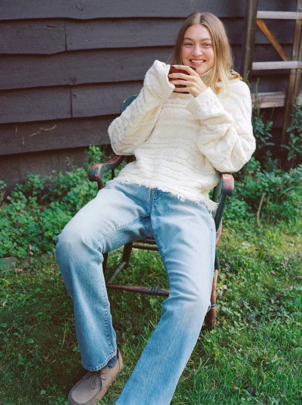 CROPPED CABLE TURTLENECK IN CREAM