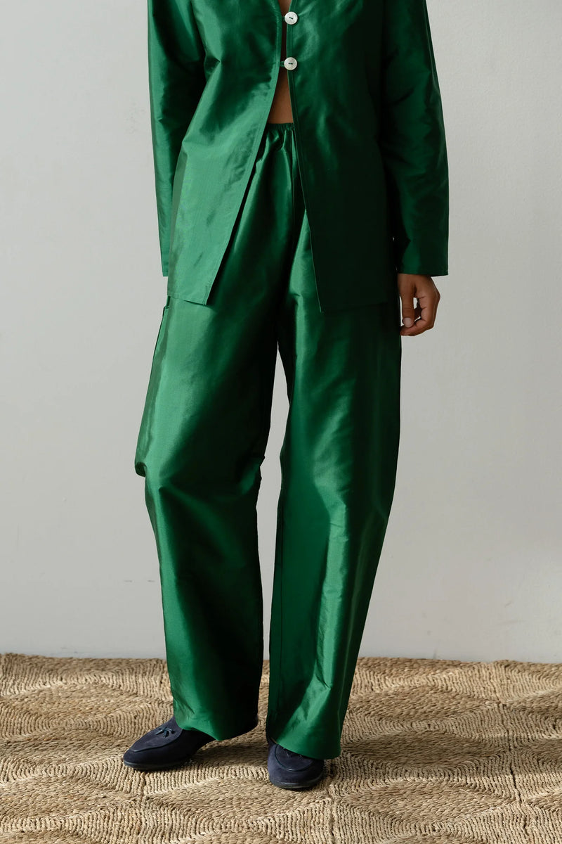 The Taffeta Simple Pant in Broccolini