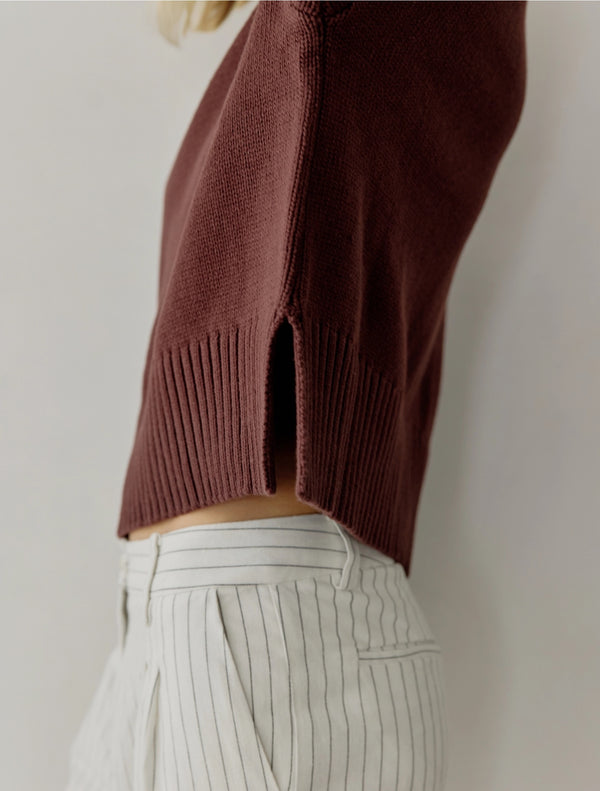 CLASSIC SWEATER IN BROWN