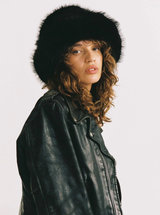 SNUGGLE BUCKET IN BLACK