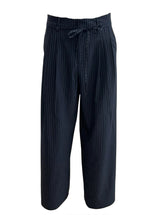 SUIT YOURSELF BELTED TROUSER IN NAVY