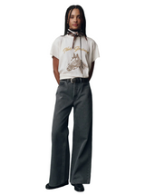 THE BOXY CREW HORSE EMBROIDERY IN WASHED WHITE